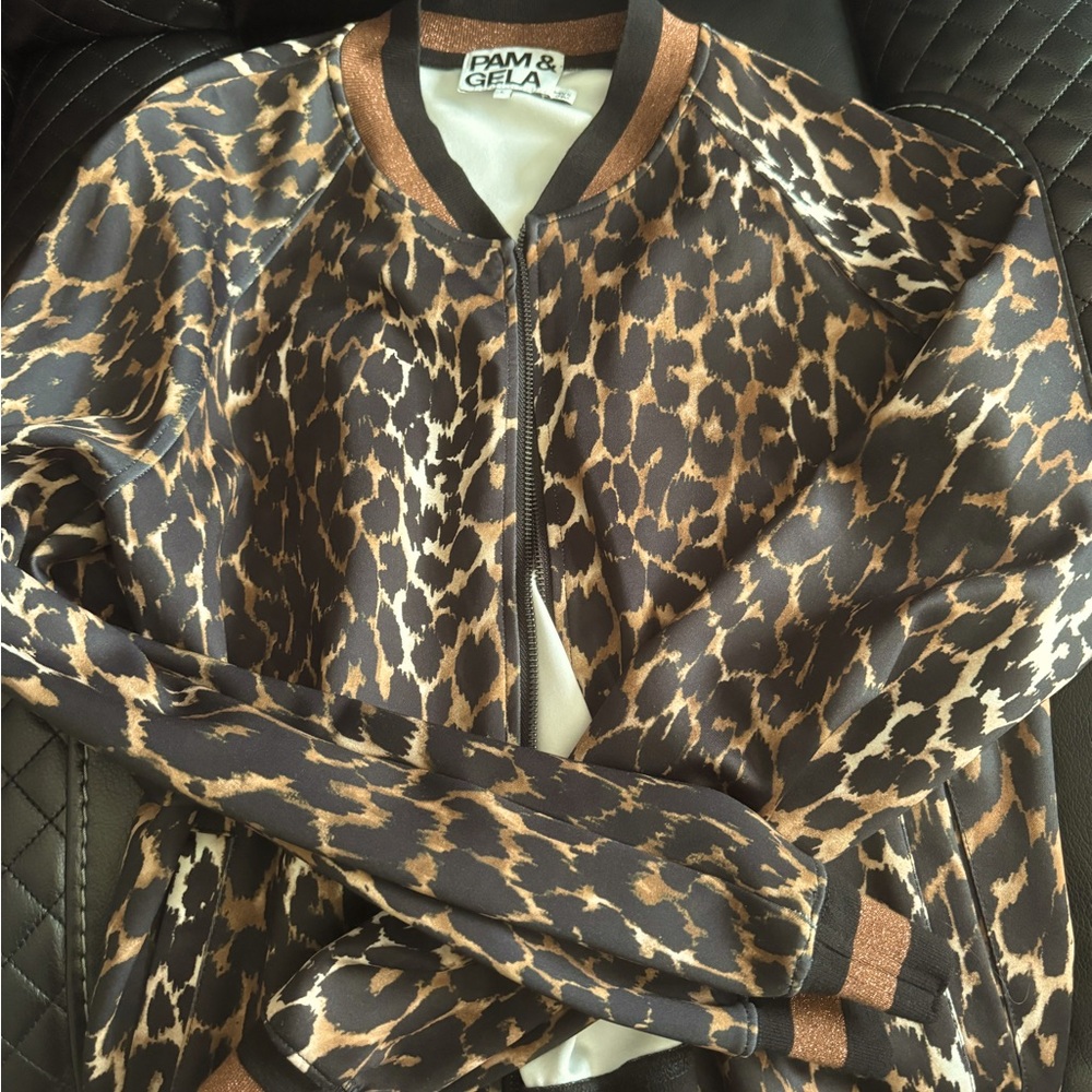 Pam and Gela leopard bomber